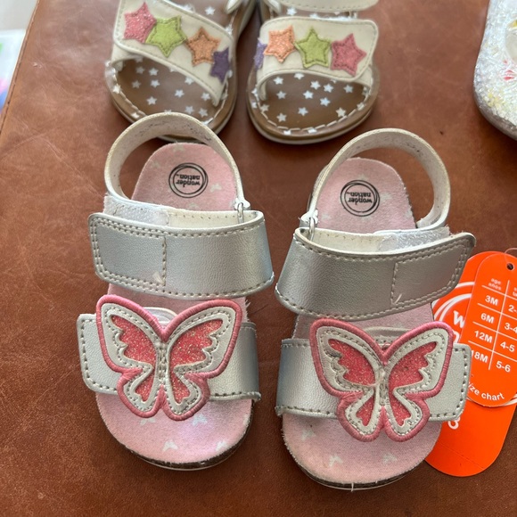 Baby girl shoes size 3 - Picture 2 of 6
